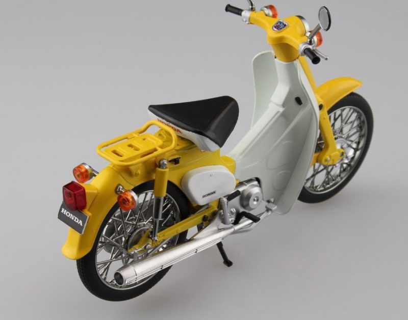 LCD MODELS&AOSHIMA Honda Super Cub Motorcycle Diecast Model in 1/12 Scale Yellow 